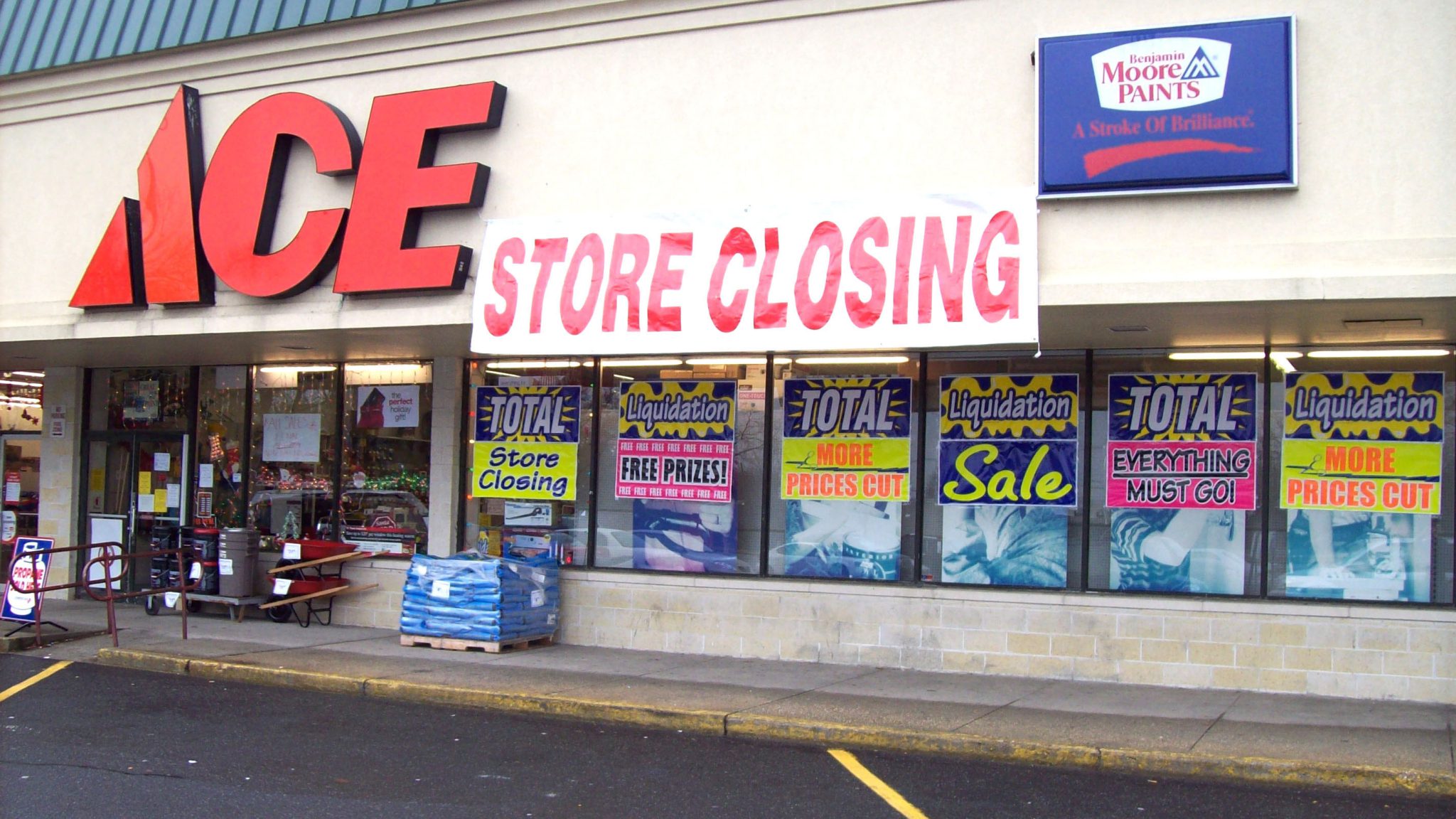 How Store Closing Sales Work - Full Guide | Wingate
